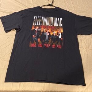Fleetwood Mac on with the show concert tour 2015 T-shirt in size extra large